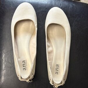 a.n.a Women's Textured Cream Flats